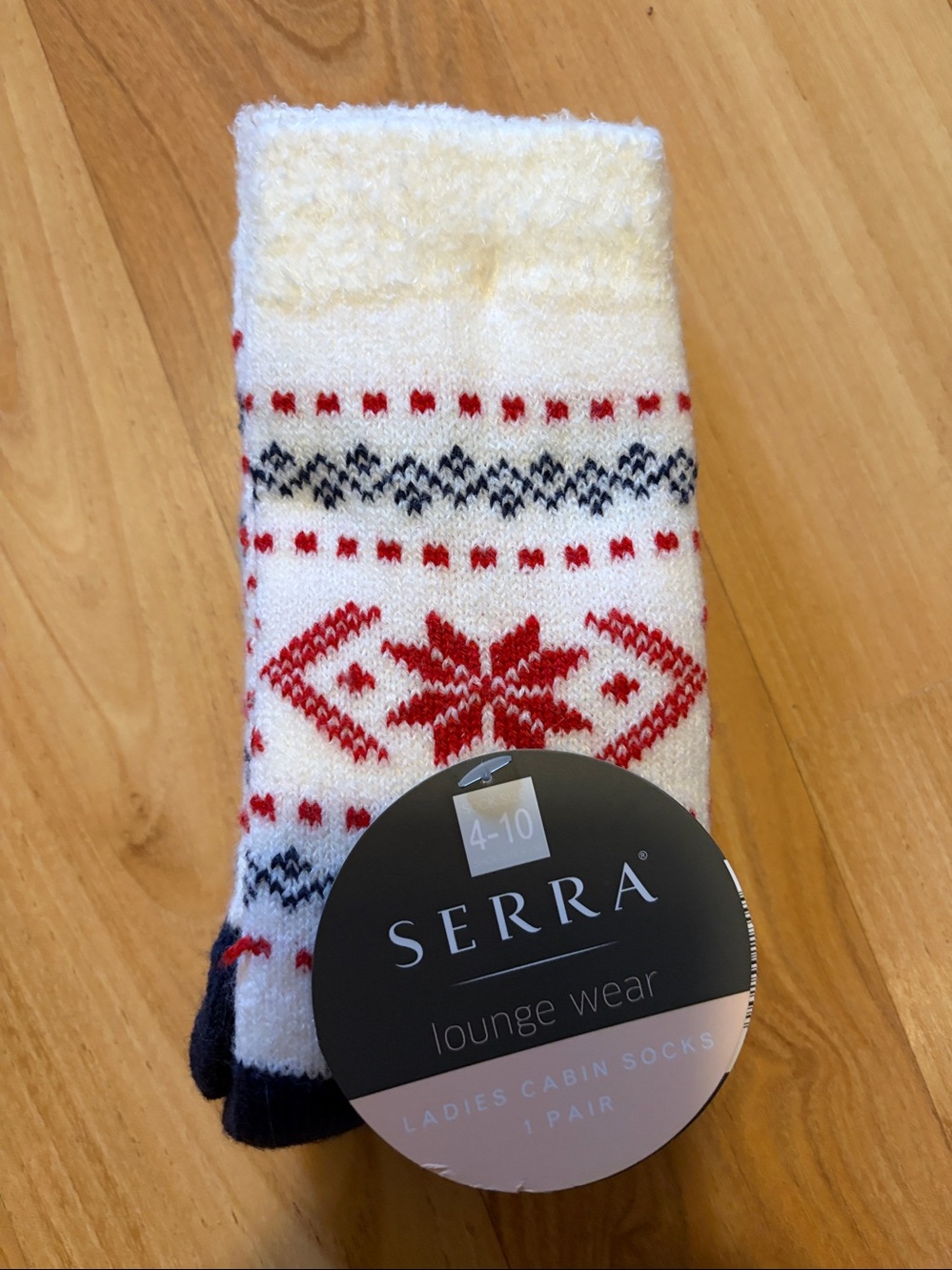 Serra Brand New Ladies Cabin Socks 1 pair fit shoe size 4-10 Snowflake design